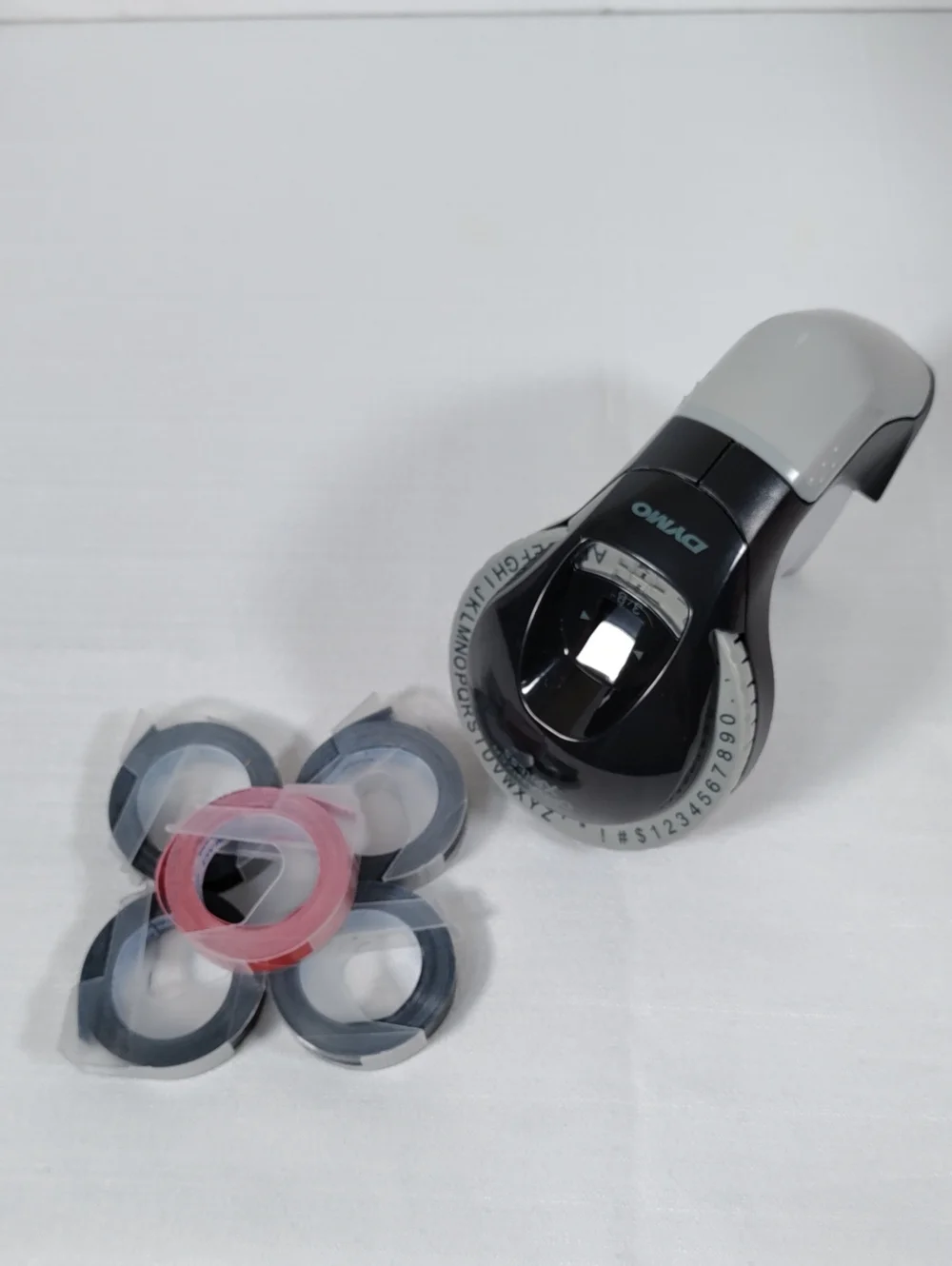I098 Dymo Handheld Label Embosser with 5 Rolls of Label Tape